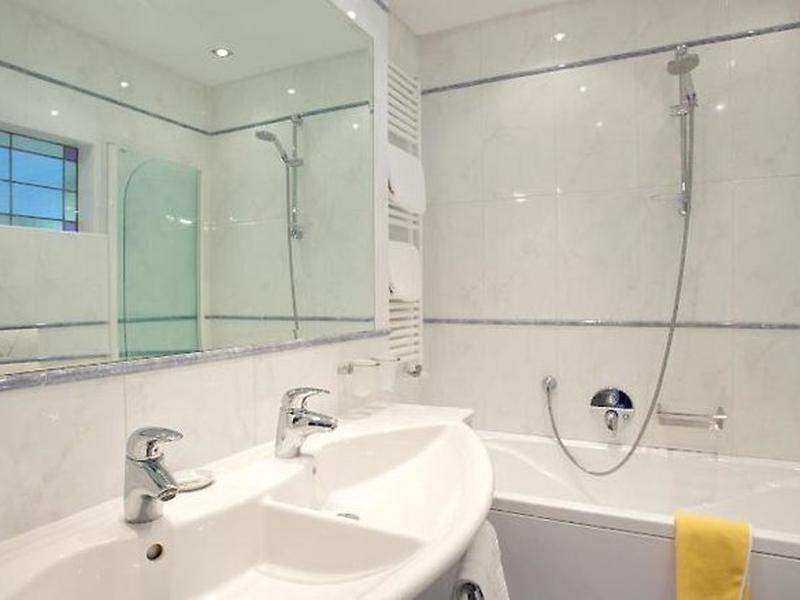 7B6B4EC80573761D6DB5FE30B658F4EF