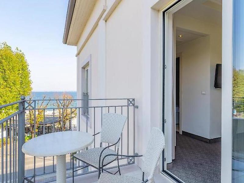 33E02637B33969D319DD0B5D1A693E3F