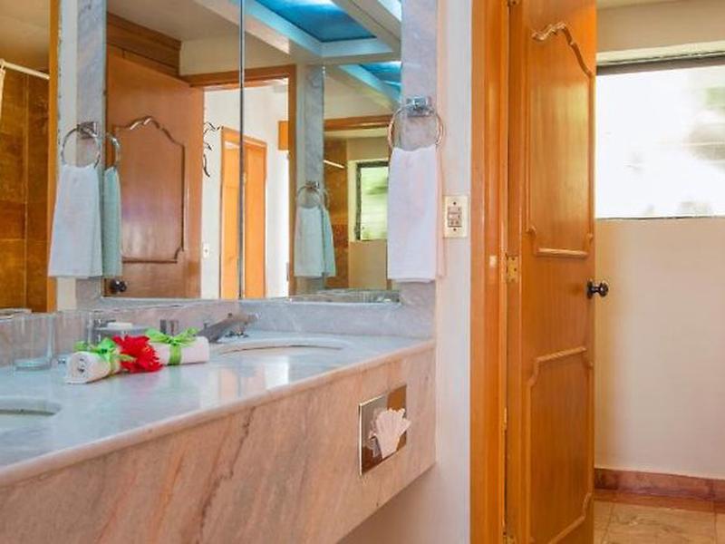 180DB42E6E581B121BB5D5878D90D250