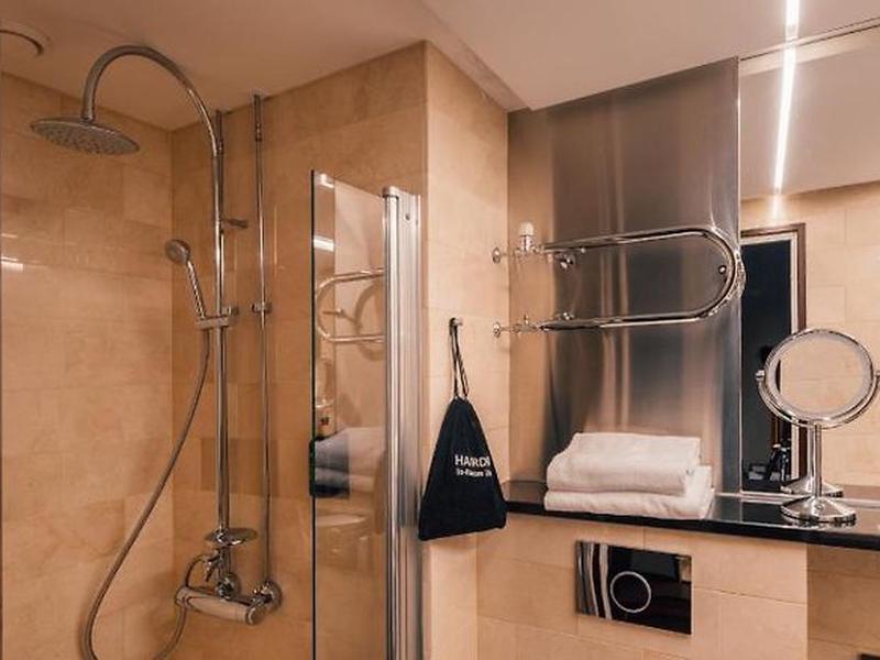 9B6D39DABAB60149448279BB9A7441DF