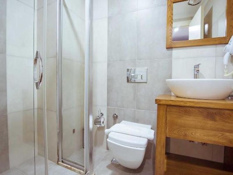 226719FEBE4ADE16741599B0CC5D5AF3