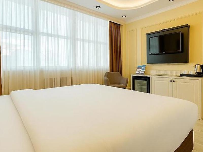 81FF72A3AFEE8C4906E576F66932D17F