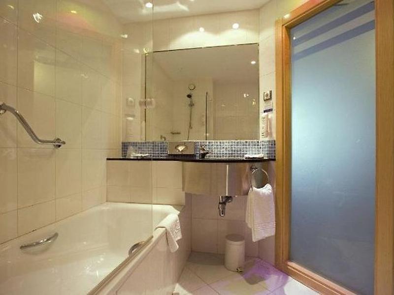 B11C38E426E25A77BAE1CF7CB99F7E19