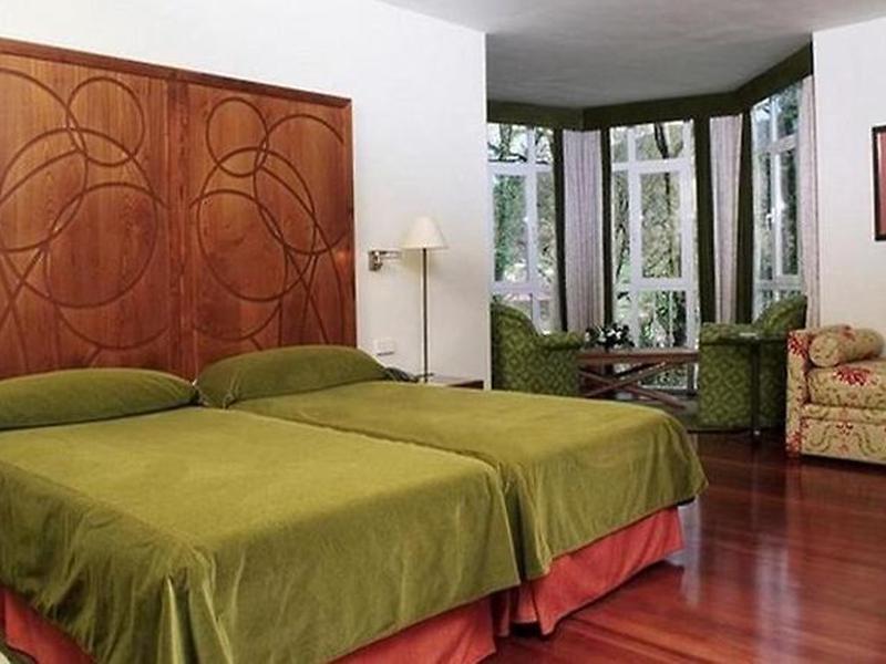 4CBED24215F981BEE6DFFCF7EDA77FD8