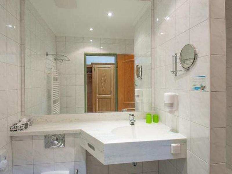 BF38C12645E471C7B599AFD344BAD16C