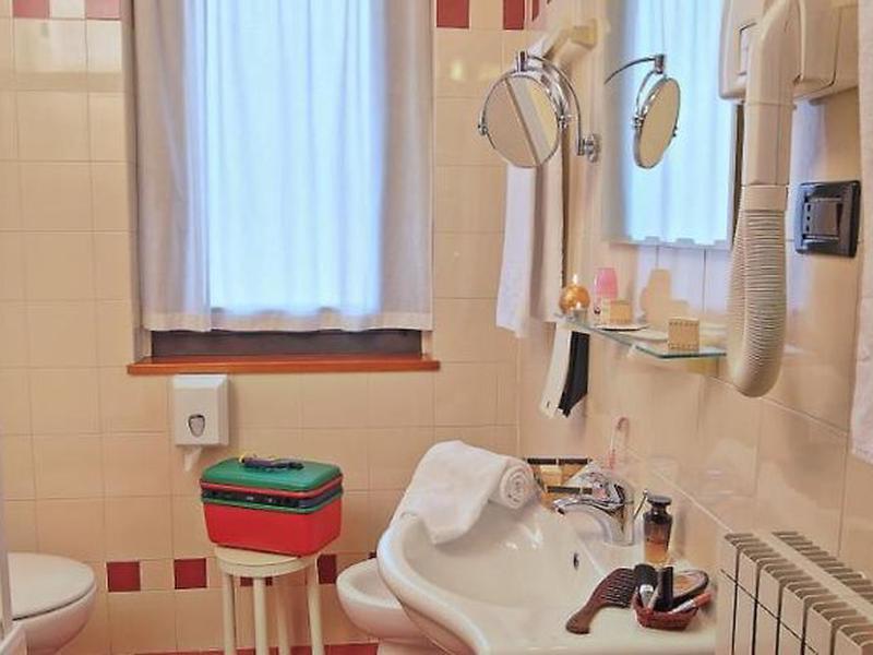 0FC007DF676C05B67131989D4A8E11A6