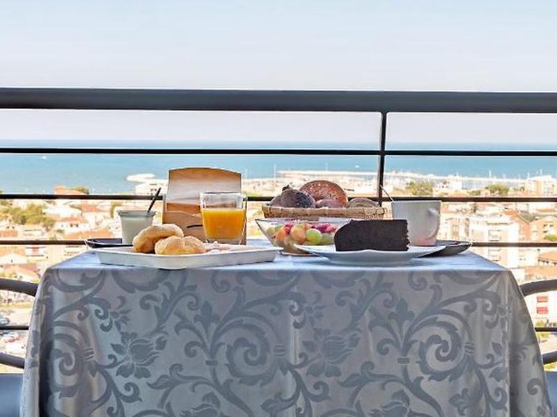 9599C000CA9CF6B1B07A31C6CAD12375