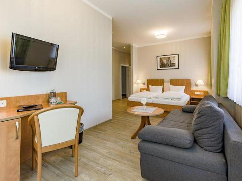 990DCDF104E4C25ECC774AF97C72E0F7