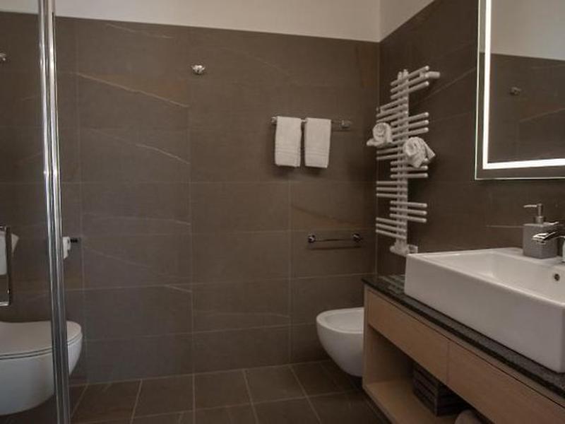 DC502E52F4CF2E93A80848ABA9E317DF