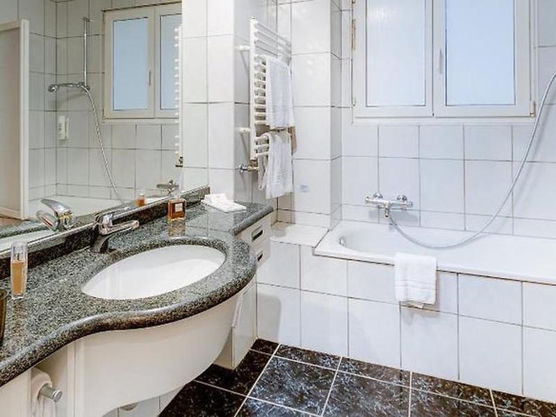 54AE213A502439ED4D33D4911160317F