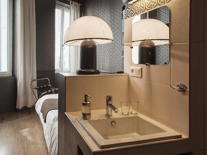 2D18D11A0AF2AA9BC20AFB1D06F735B1