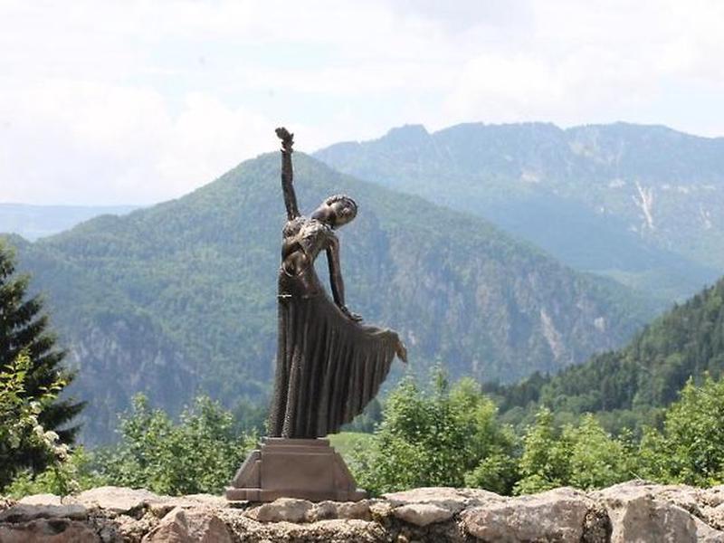 B40FC952BA8C3BB4E27BA2C7DA49BF02