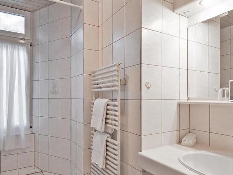 5CA1870415C62578375127890A9AC097