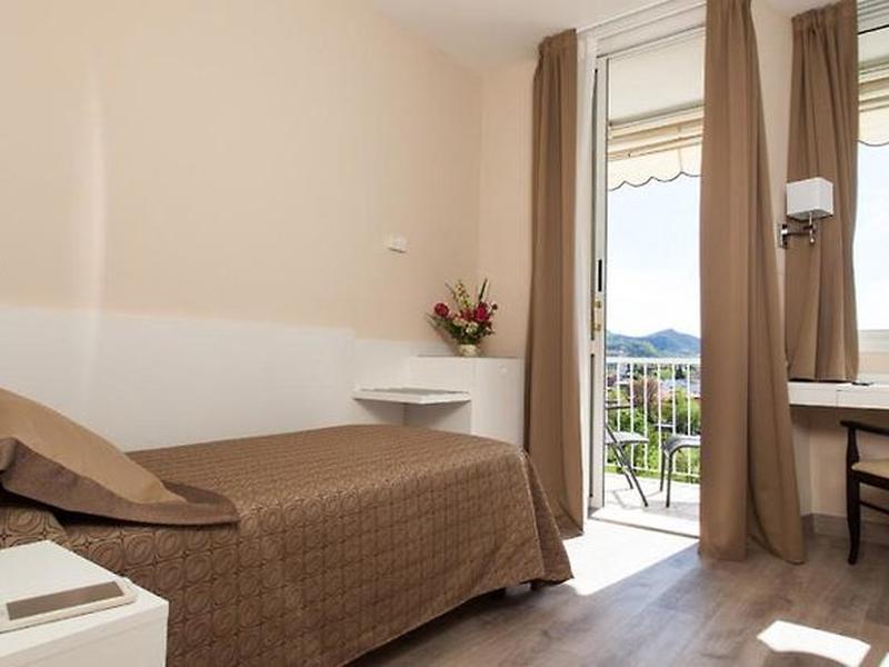 AEC6F7F28B84FFB23F73DFF1557D52AE