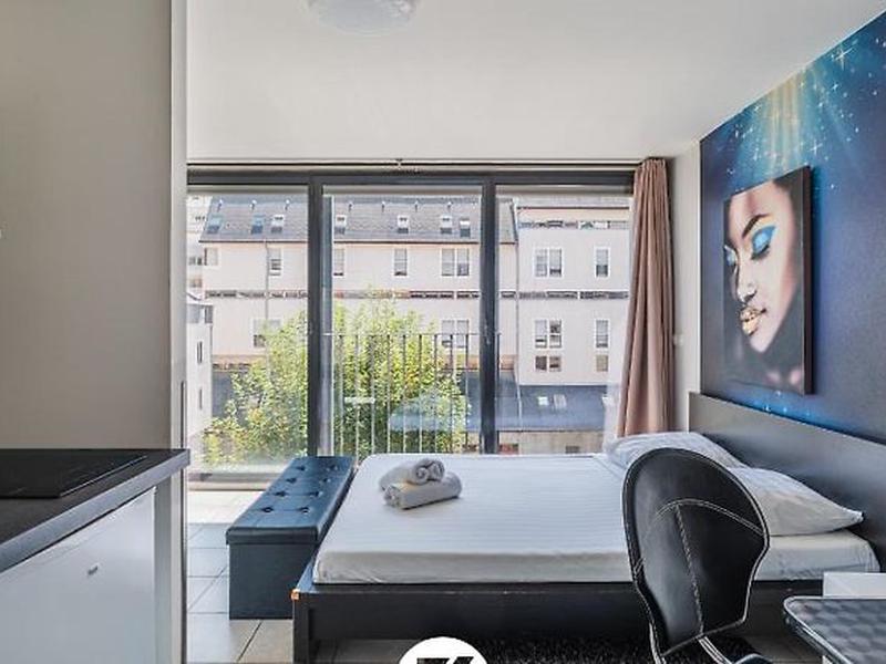 BB9EA56FA608A247E8D42FE4A219C229