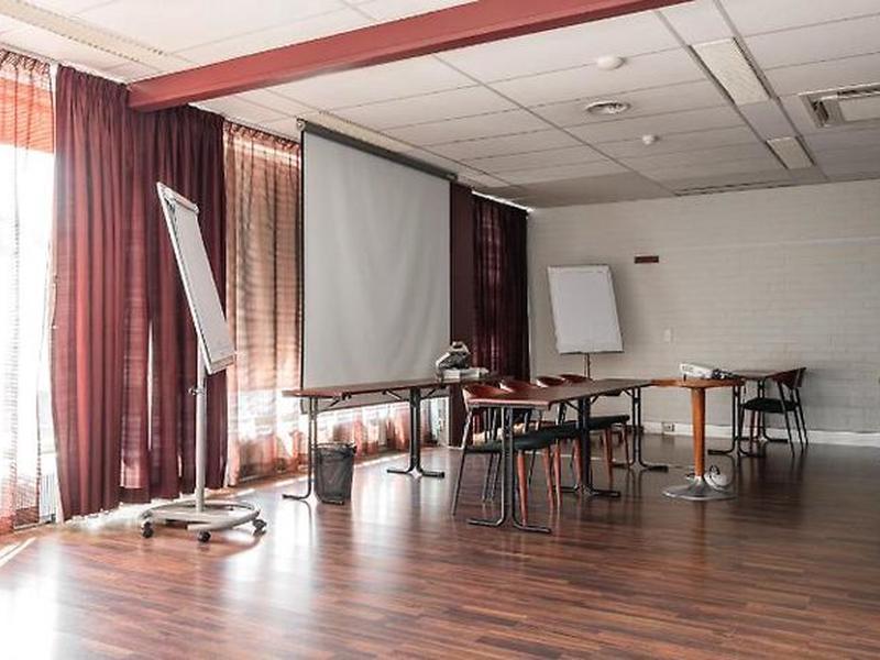 1877A02B726198EB4B7E15F646FB670E