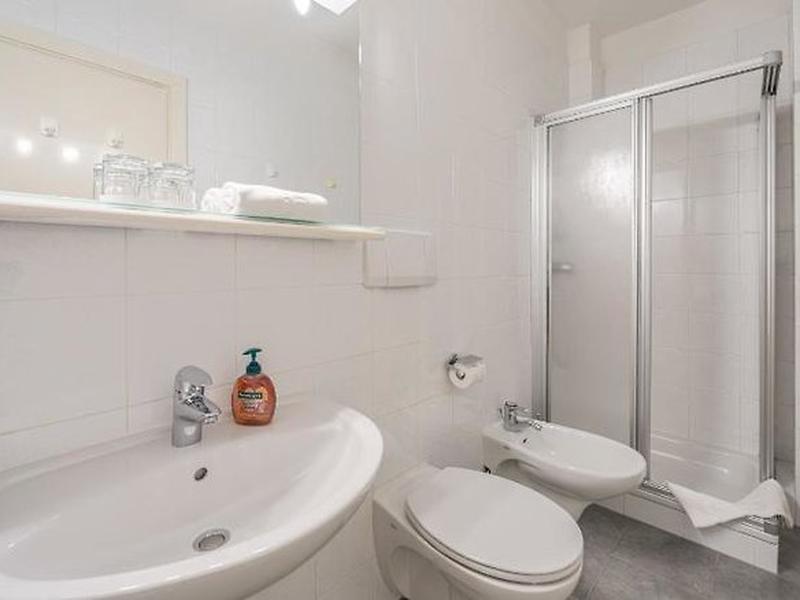 75B0997332CE9EACA1F8F3F6DF7AA61F