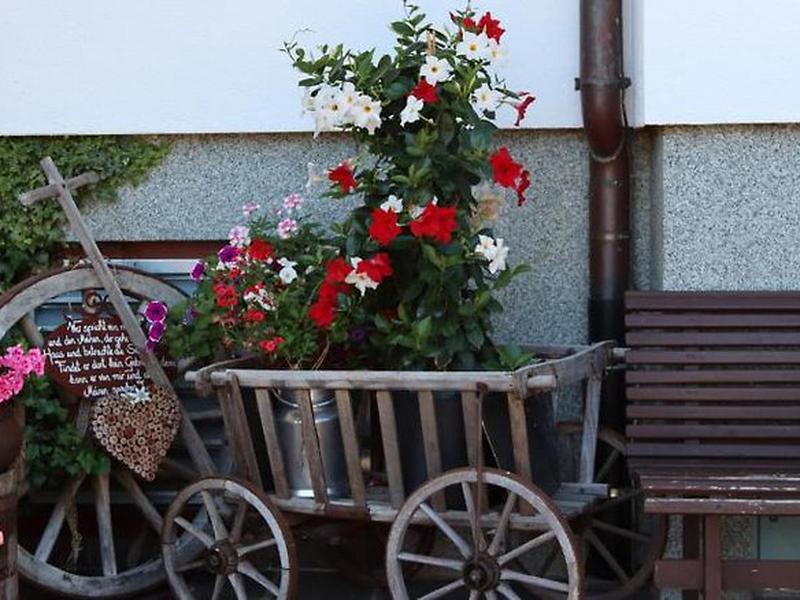 A4EEC639C974E12CE15613CA7B4C8B11