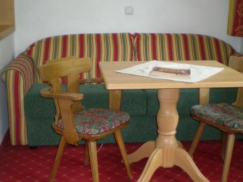 C6A81F15E748CDC4B3B1904DE093C3E2