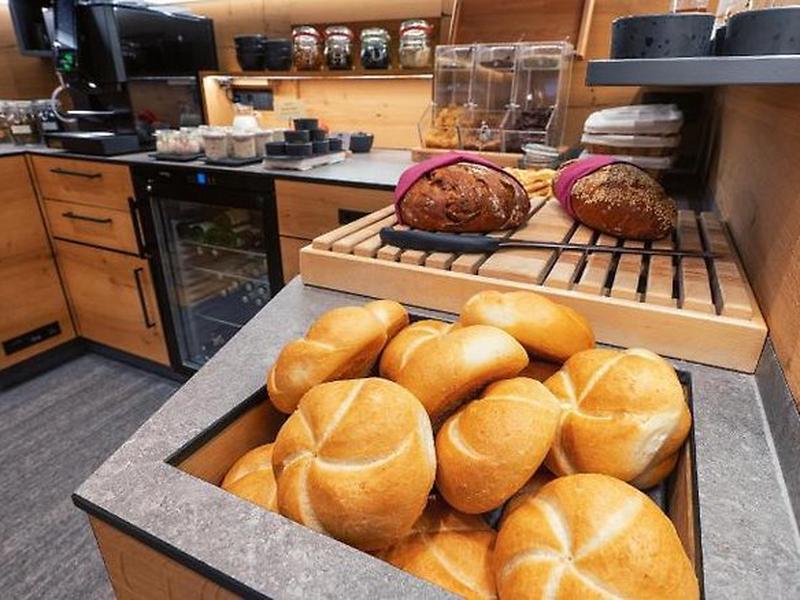 5F03C14324AAACECC8F37C47C323A359