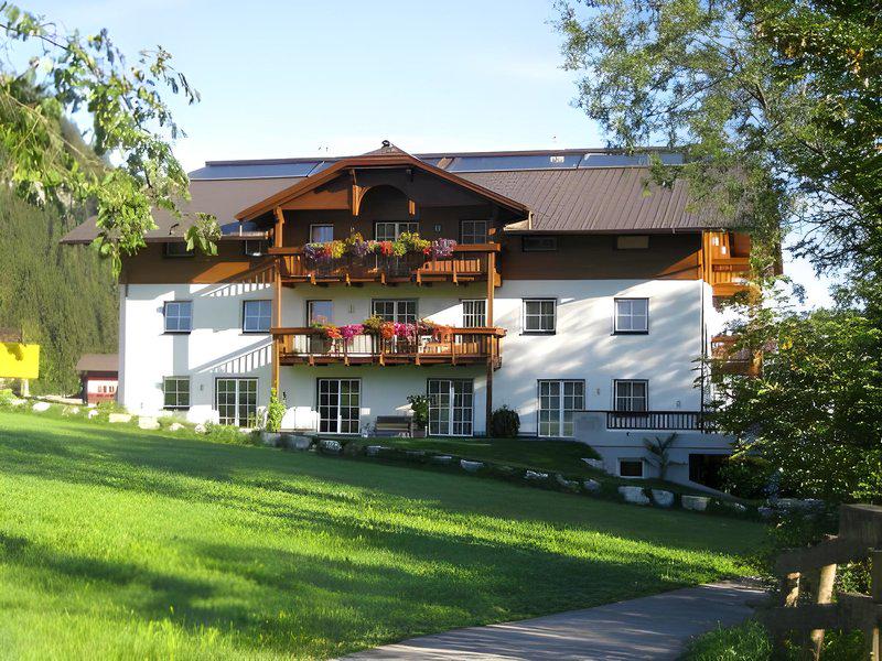 209E9B5D413275F2206CBCA5C714F815