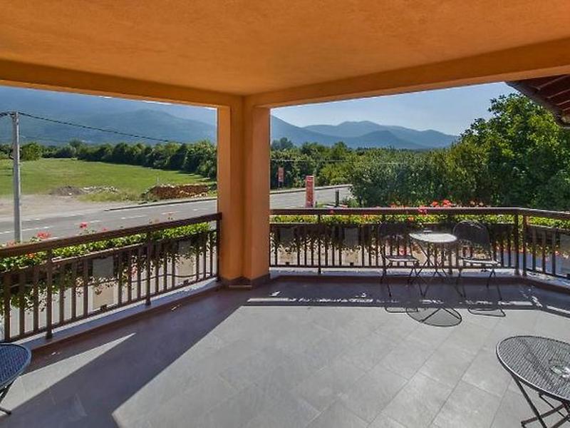 6194FBABE83AD30CCA62A61A5E8870DD