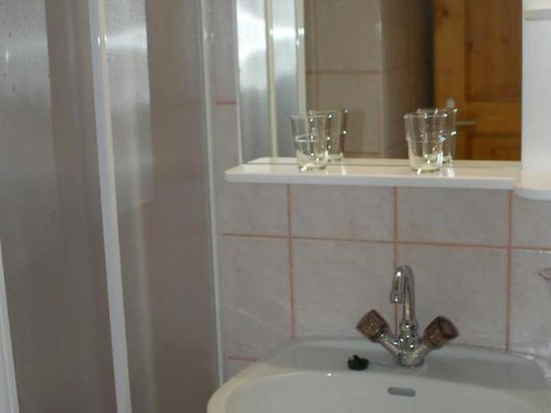 6ECA2B6FDFDC9E4ED0BC3C4A56402F4E