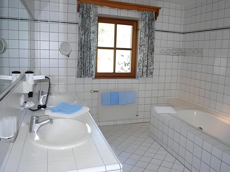 493778F861727110C7853C80F214F82A