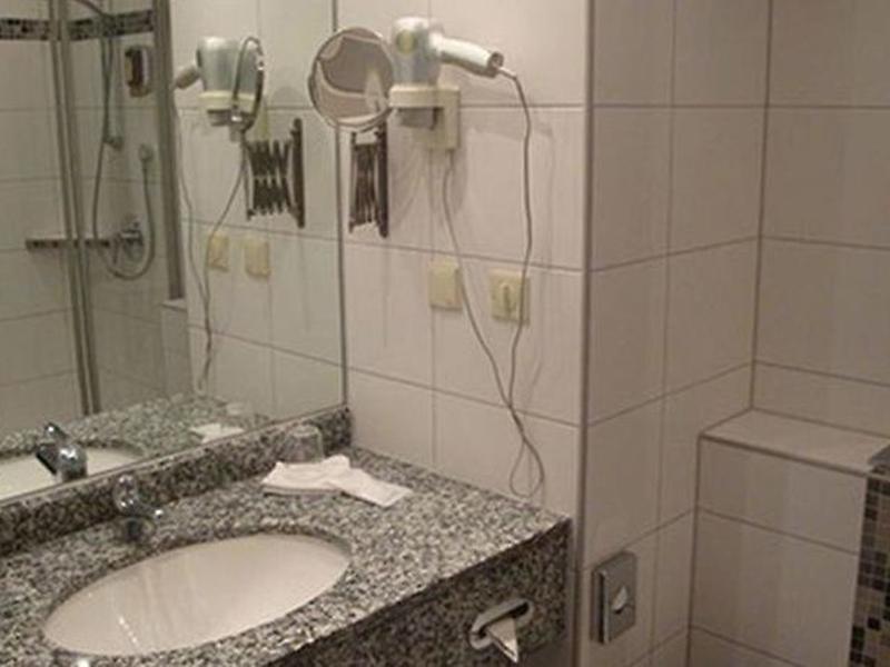 F66D4B48280D4E1BFCD2F974F6E75120