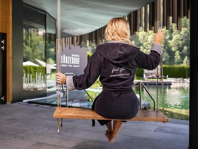 45A2674AD44B589A8127EF9F849713B7