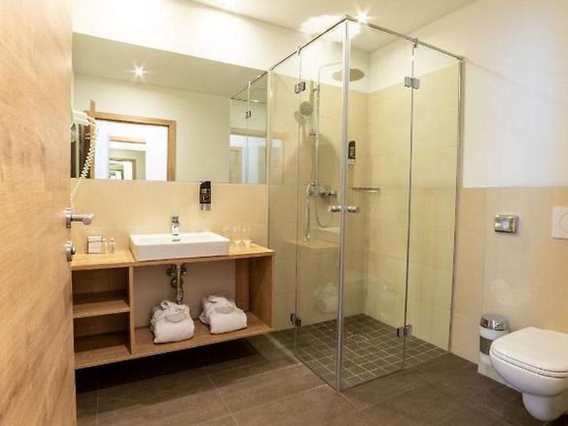 C37B9B4CF16A1436920ADD677ACC1DBE