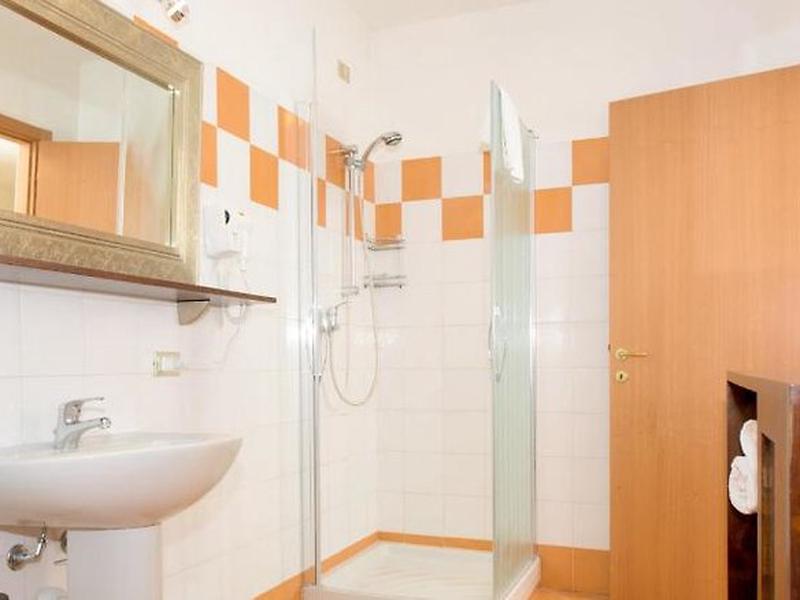 FB5505B7B156F33C734E6DE123E8626F