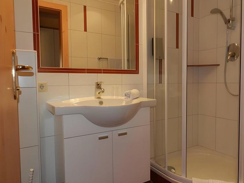 560A332804B5C2E2FA7D205EDC3AAA8E