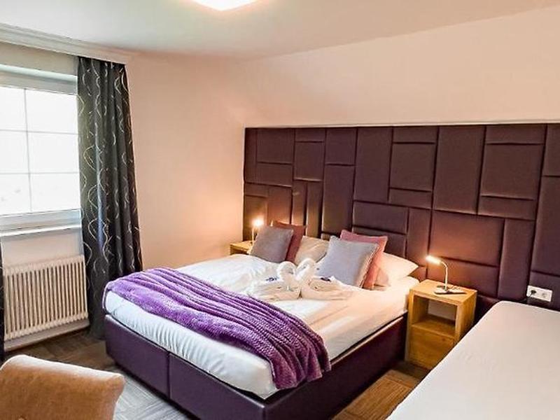 9846DCFE241E8F44F1C5585AD7920B01