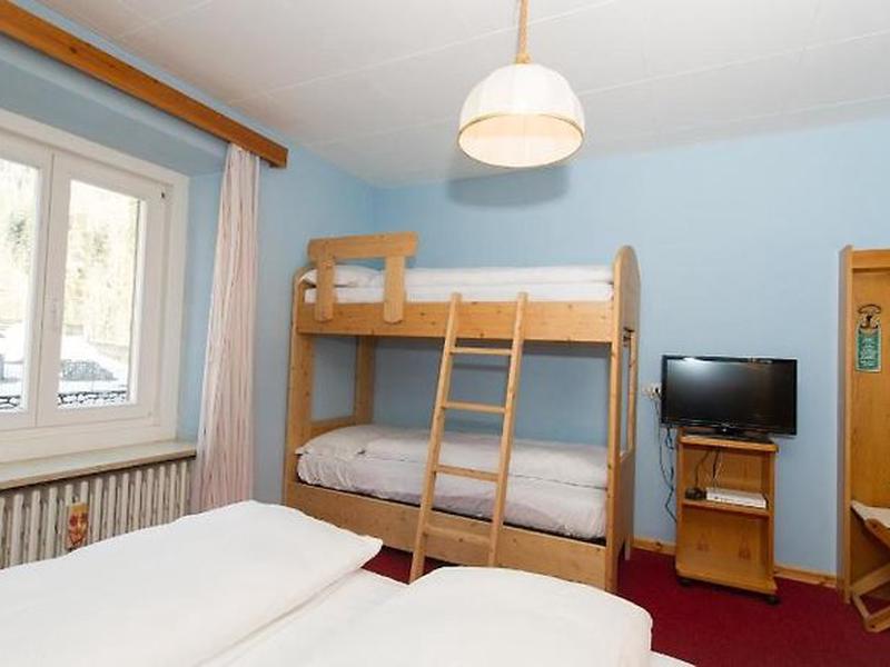 B4FBC4CF03A485E3E7DE0F0952E54D3B