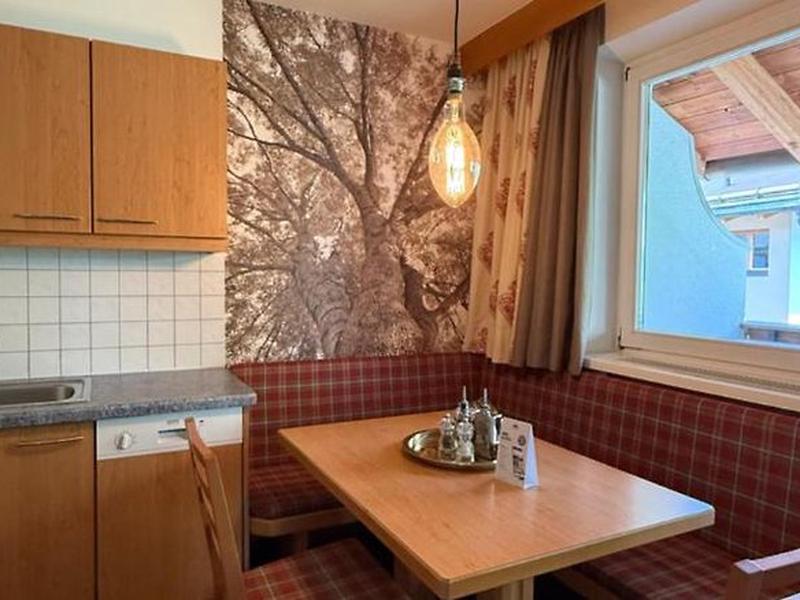 F28230DA7FB447E2B6716BEF96849358