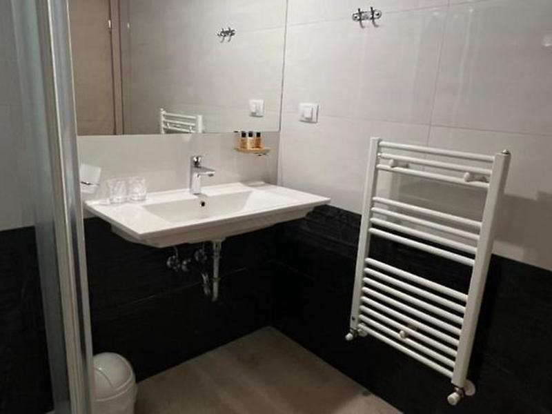 E4CA1564D419A1BF9FAC3379B5A467E0