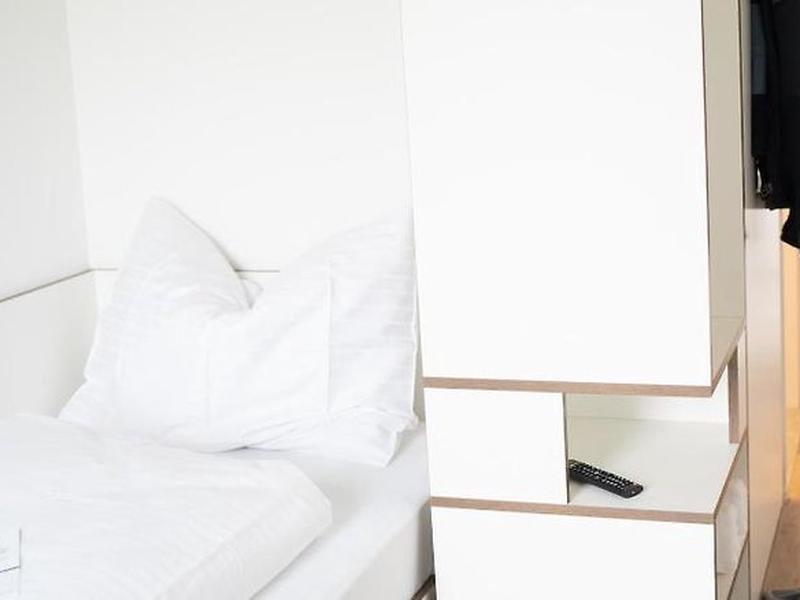 C8CE7D6FD7BB085BFC0B340F61DAF50F