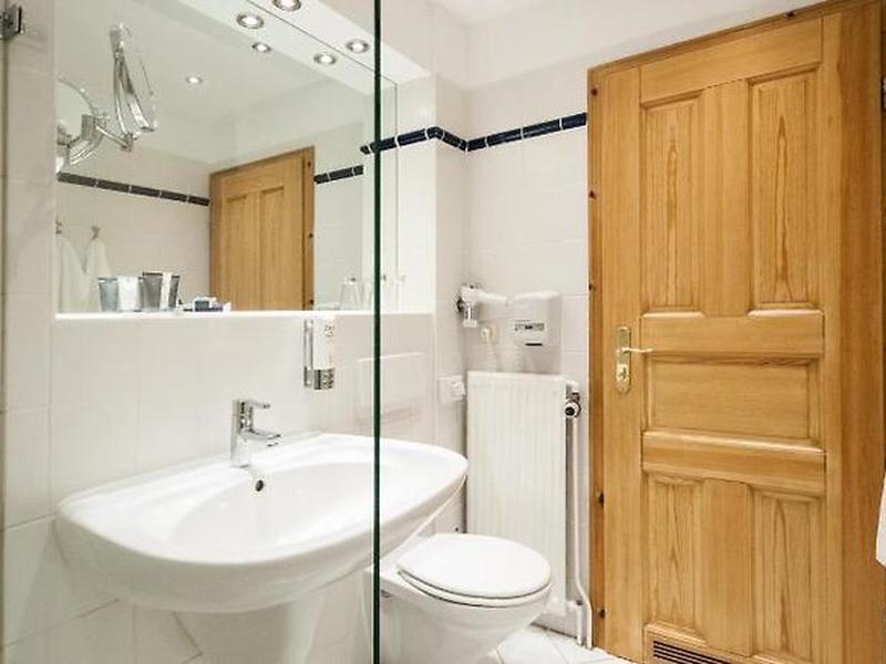 685F1AB5F70794B6A31BB4587B852C84