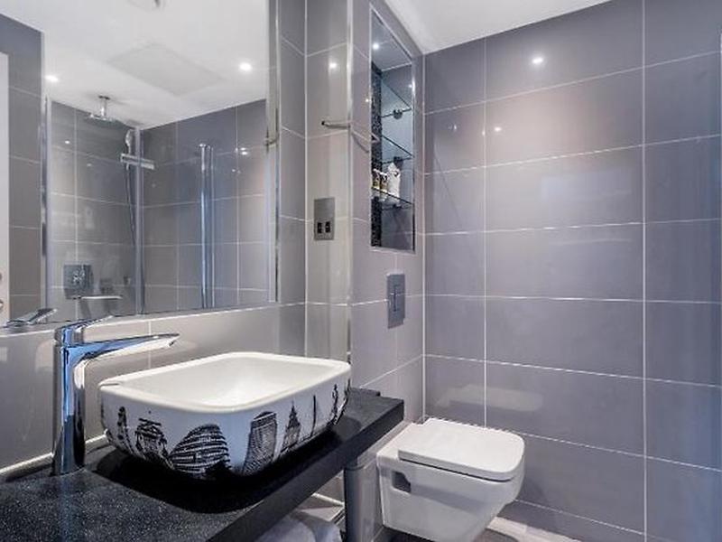 A5CAC87A095228429D81D8F4C5203BF8