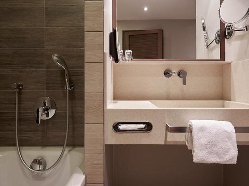 FE252B7AB3A2A5689DB29A14EEE58CC8