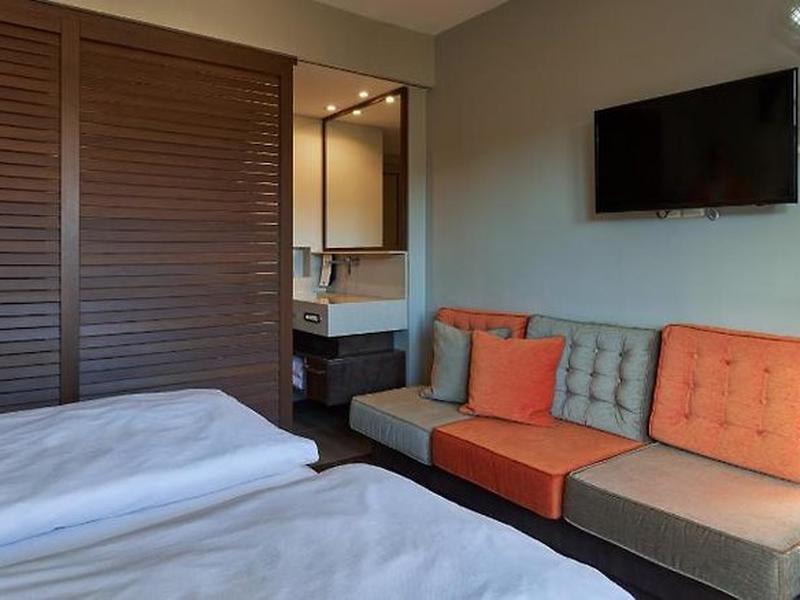 9FBC77BD189515C04F7B211A68AFCAAB