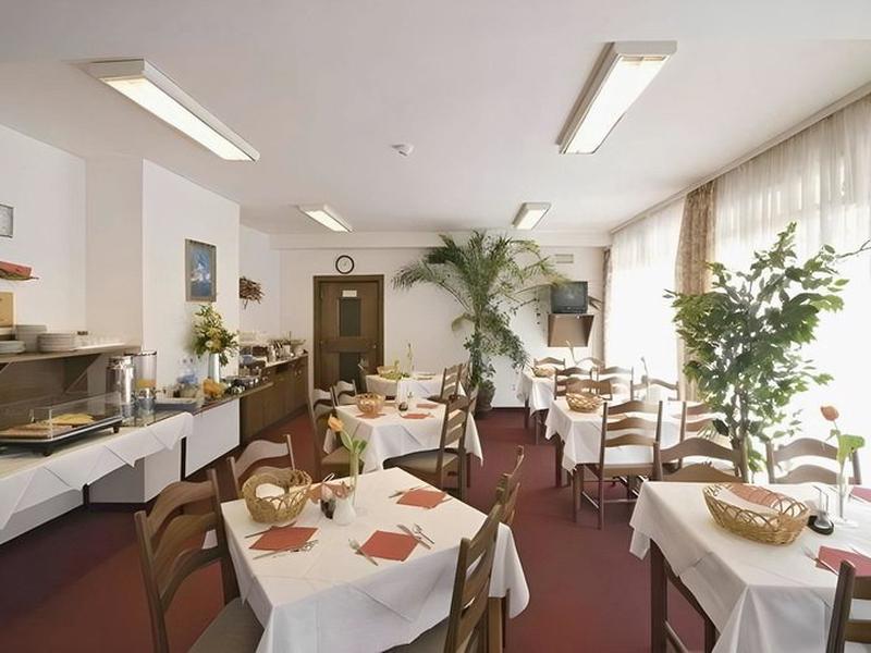 1A27FB21F7053A45C3CA68C0E81E450C