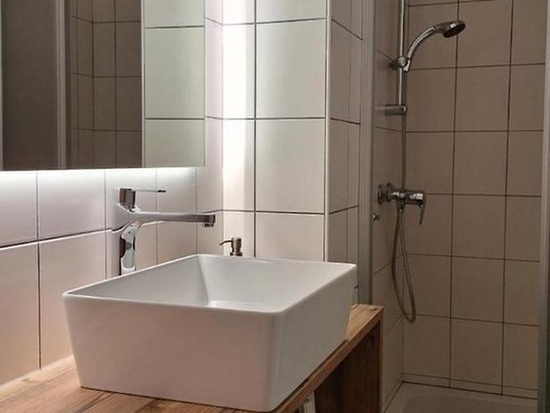 DDB9CB541B3591D4AC179F1C17881763