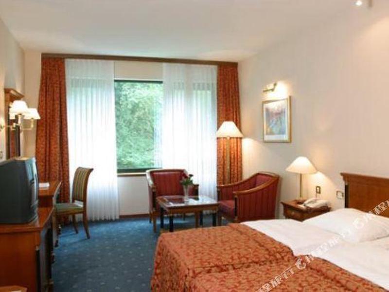 AB5A28F60884E2E8112485008836098A