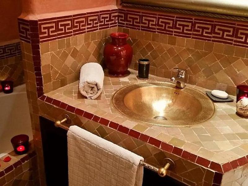 FBA96ABA63B2164121B70EEB6DF403F9