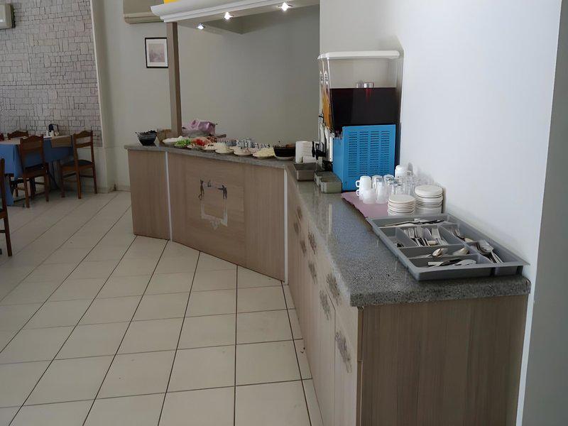 3CEE794E3552E56B326B97B0E5584138