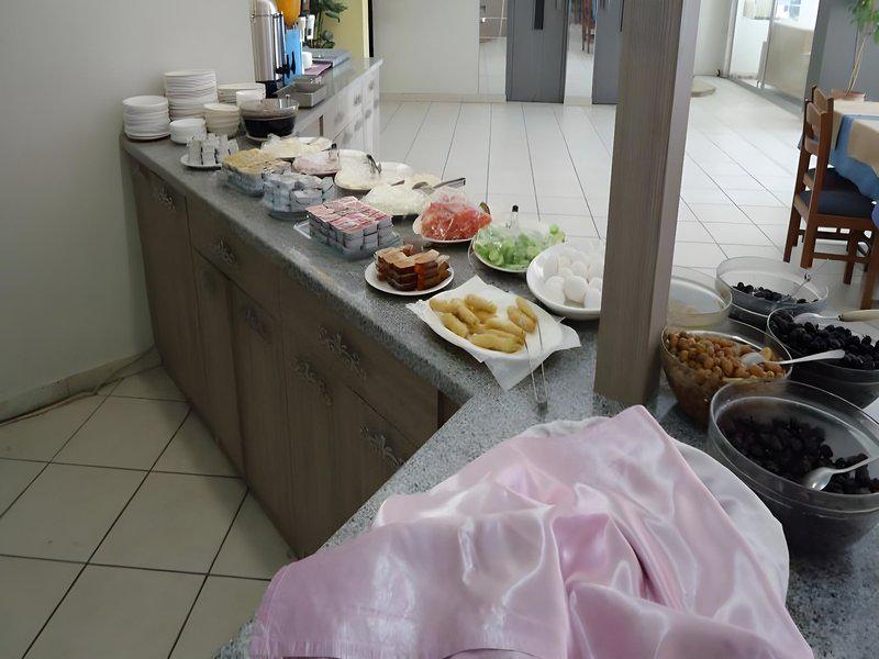 CB199199AA37F40E1A1A5740C843319A