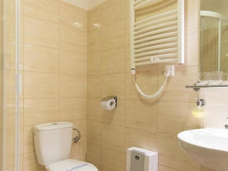 F800D6EE59676D7B21DBB8E76BA2E832