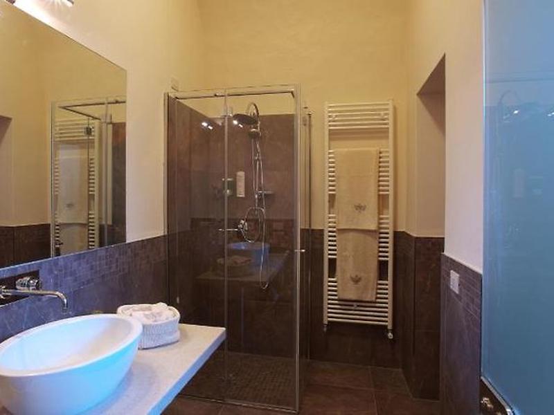 5F33012B45032A25A22479370202FEFA